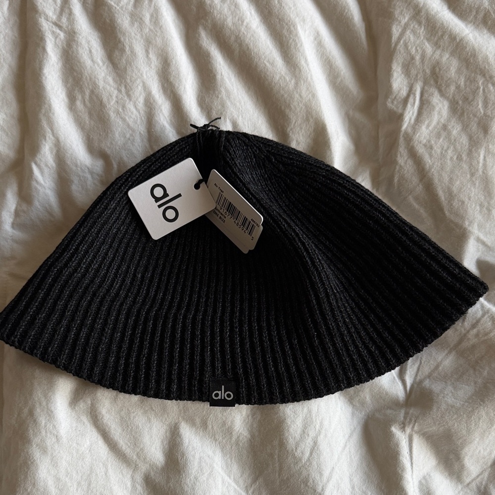 ALO Yoga Black Knit Beanie